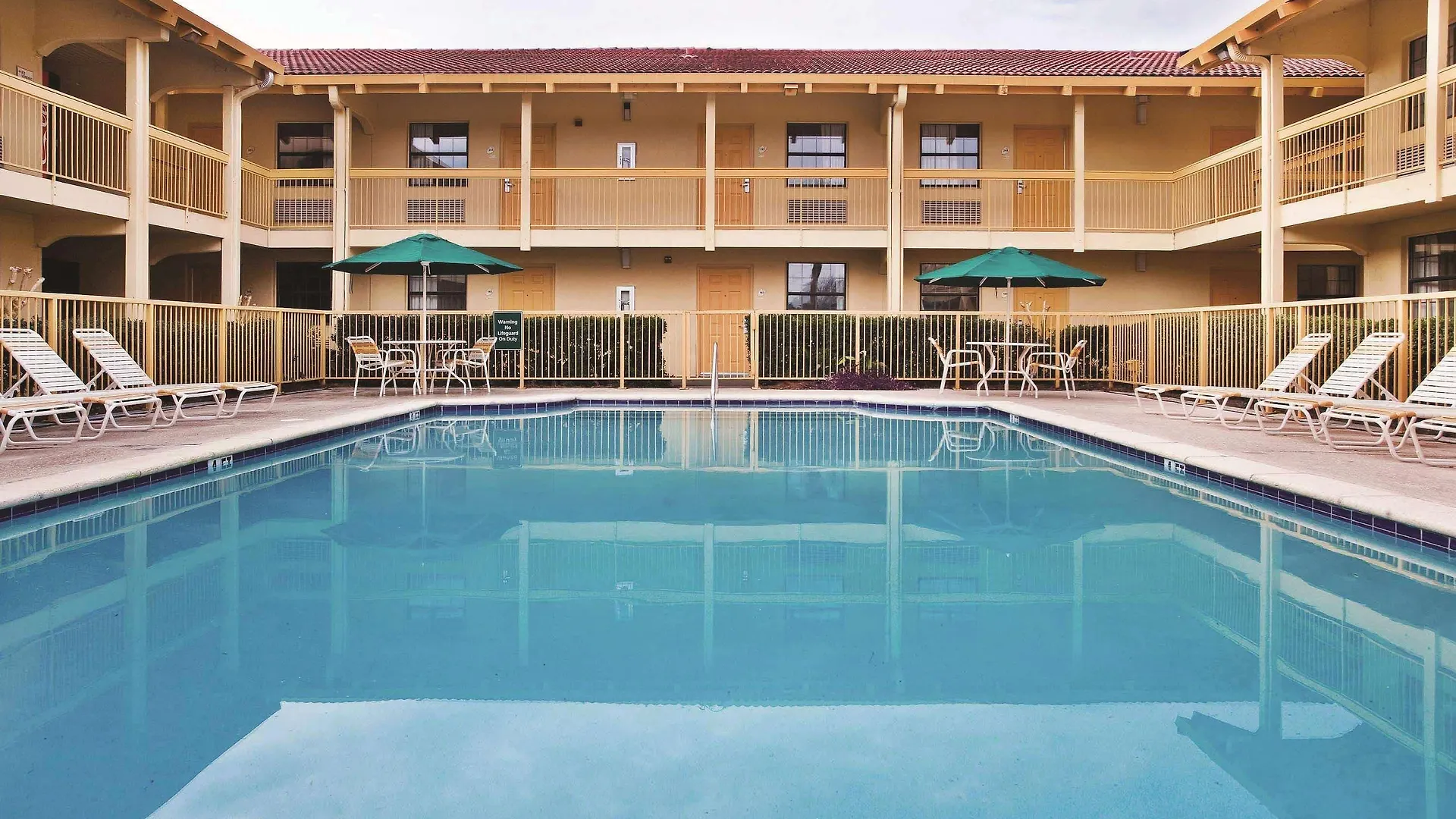 La Quinta Inn By Wyndham Savannah Midtown Hotel